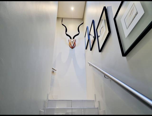 3 BEDROOM TOWNHOUSE TO LET IN OAKLANDS